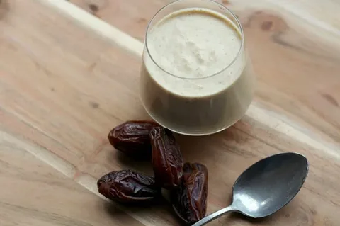 تصویر 2 از شیره خرما سفید با رنگ طبیعی و طعم شیرین